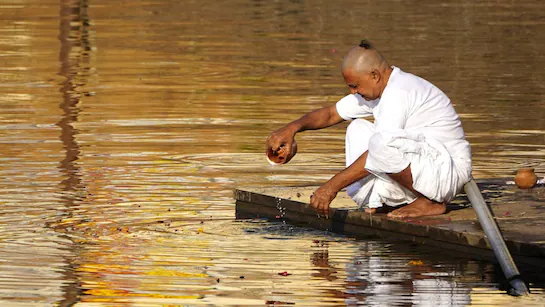Pitru Paksha 2025: आखिर कब से शुरू होगा पितृ पक्ष? जानें इसका महत्व और कब होगा खत्म